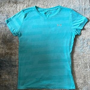 Under Armour loose fitting heat gear shirt